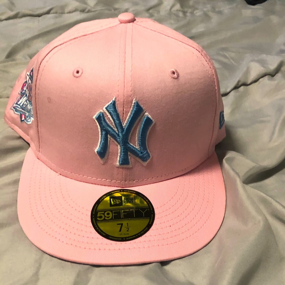 New Era Pink Brim Yankees exclusive Fitted!!